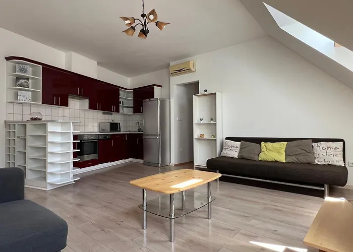 Centrum - Citrom Utca 佩奇